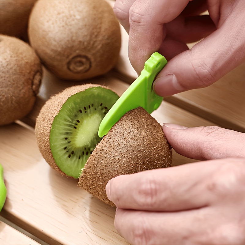 Two creative kiwi peelers with - Camping Cooking Multi Tool recensione e prezzo